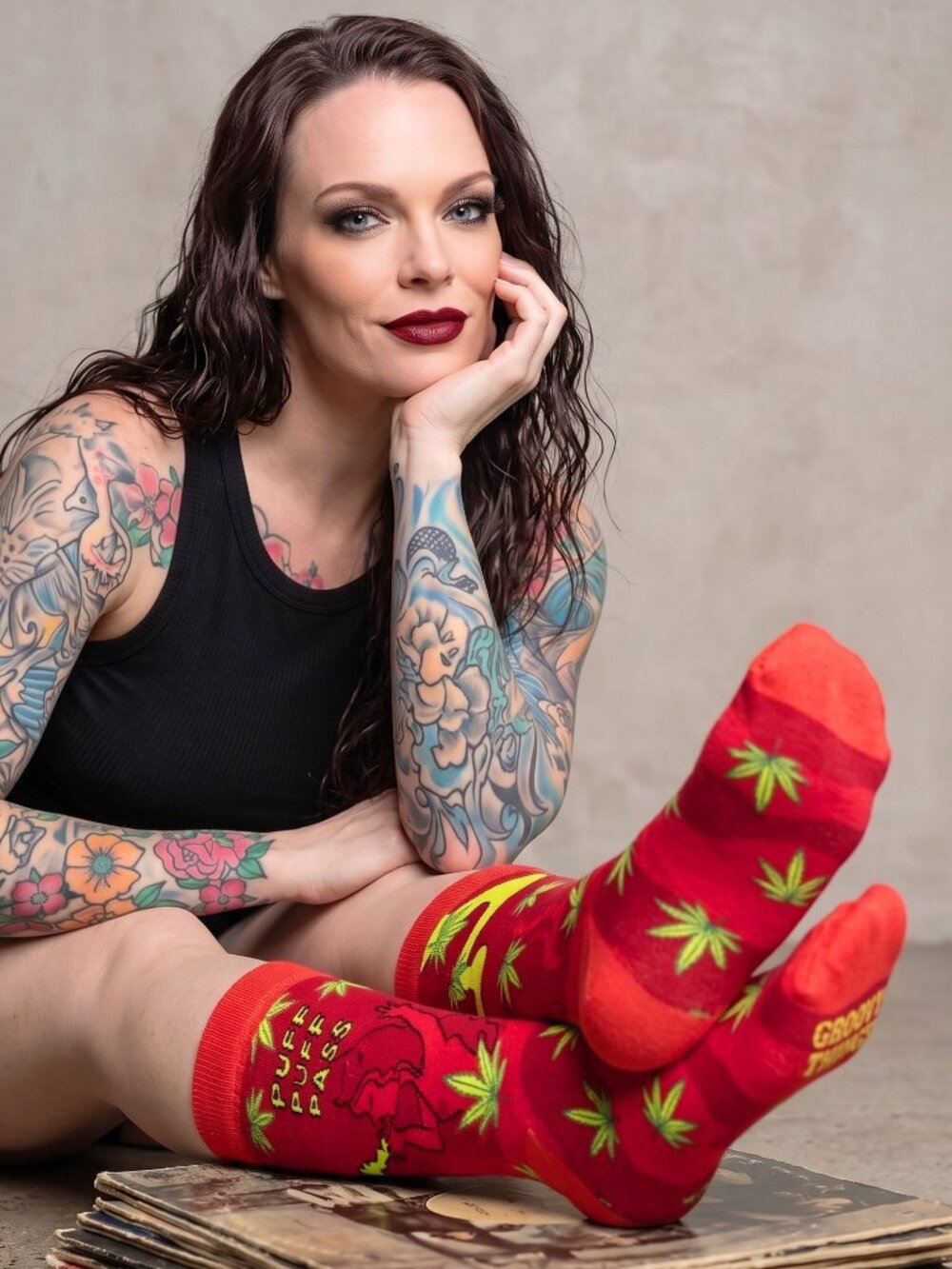 Groovy Things Co Puff Puff Pass Crew Socks Red Green Weed Leaf Graphic Goth NWT